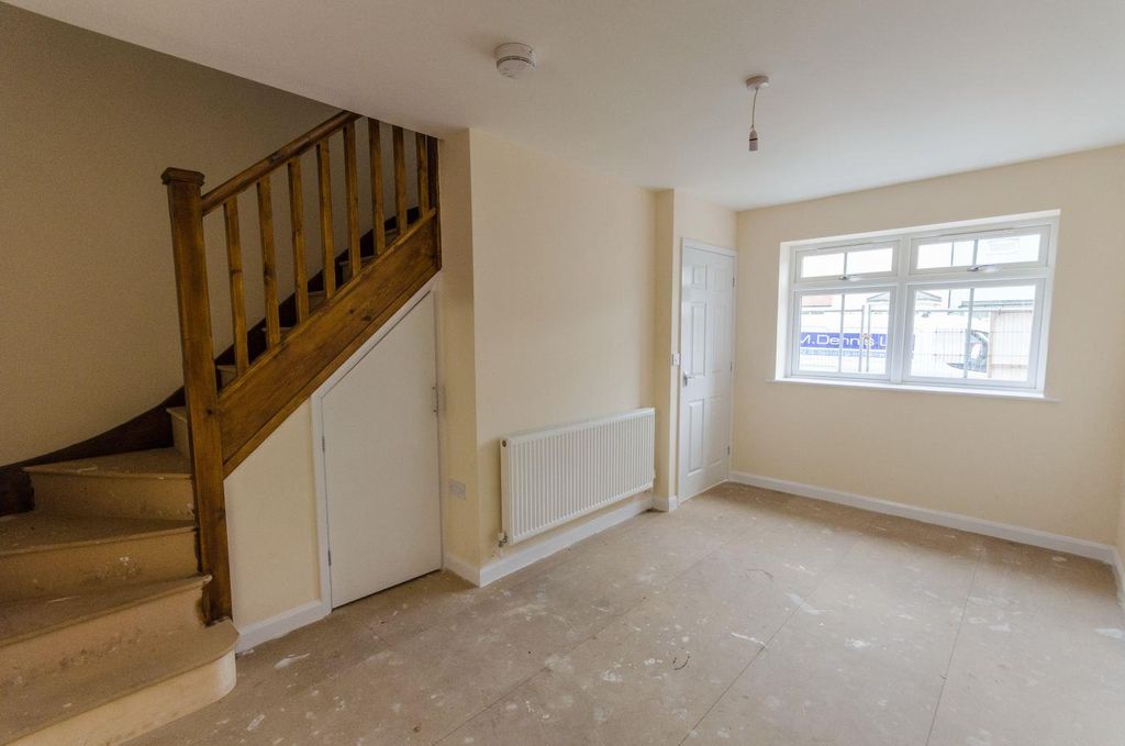 Property photo 3 of 9 4