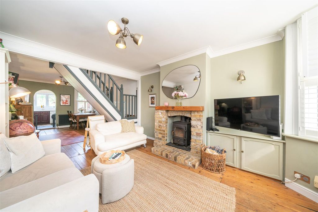 Property photo 2 of 14 15-Christchurch-Road-7236.Jpg