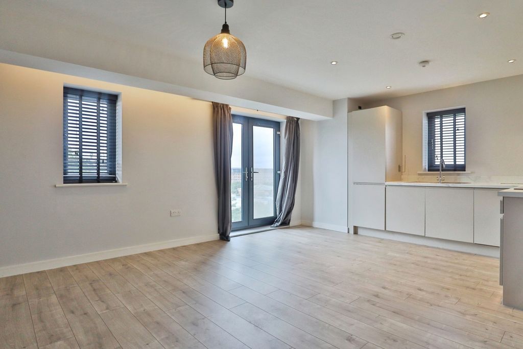 Property photo 1 of 15 Livning Area