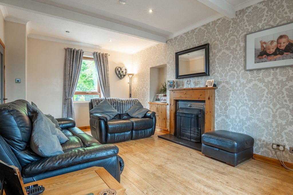Property photo 2 of 37