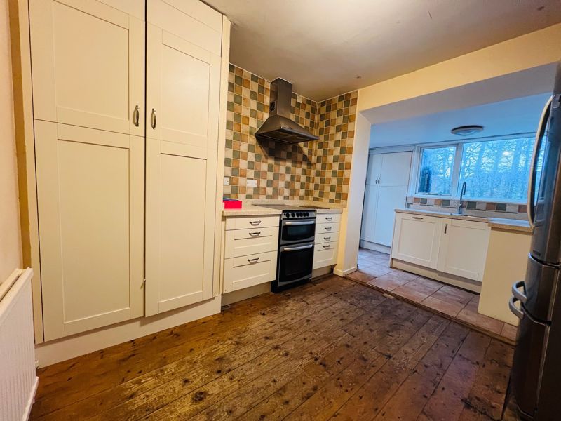 Property photo 3 of 12 Photo 4