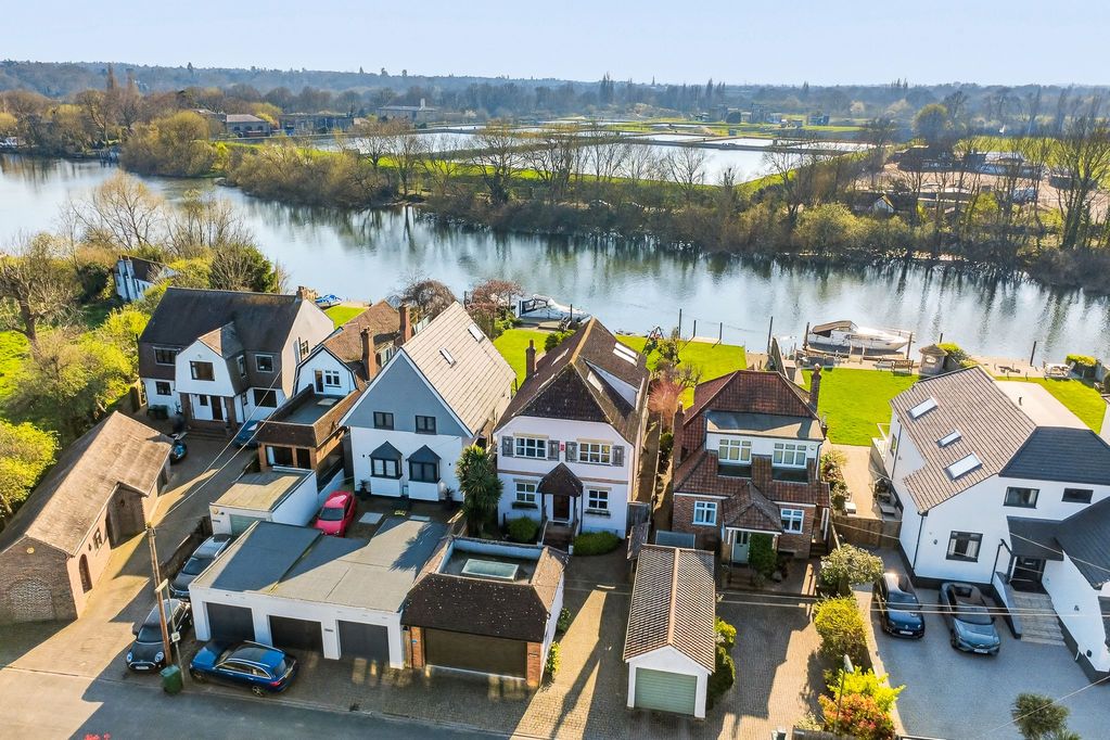 Property photo 2 of 38 Photo 13