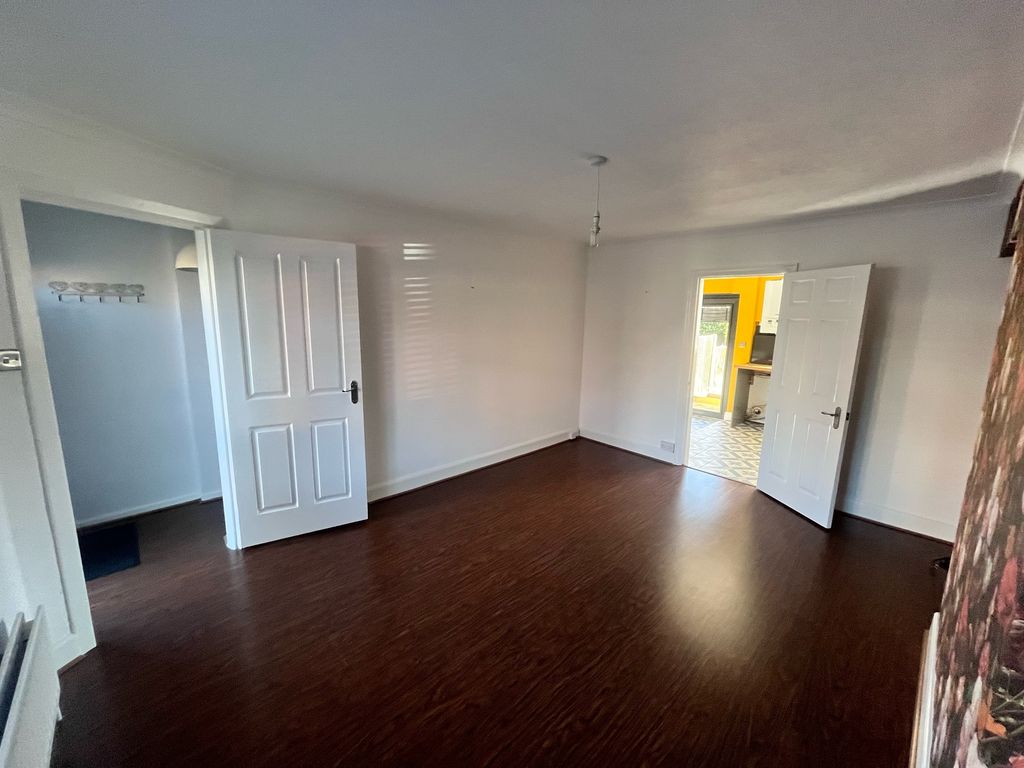 Property photo 3 of 11 Image