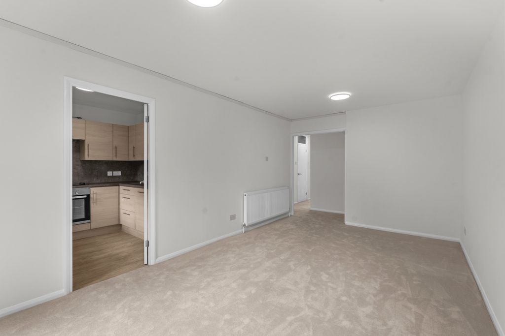 Property photo 3 of 14 5904033