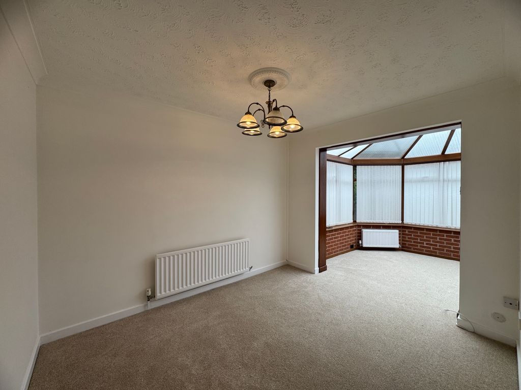 Property photo 3 of 18 Dining Room