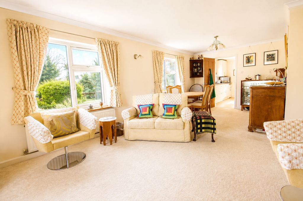 Property photo 2 of 18 A6E7cc61-c331-456E-9d09-Fb918E727490