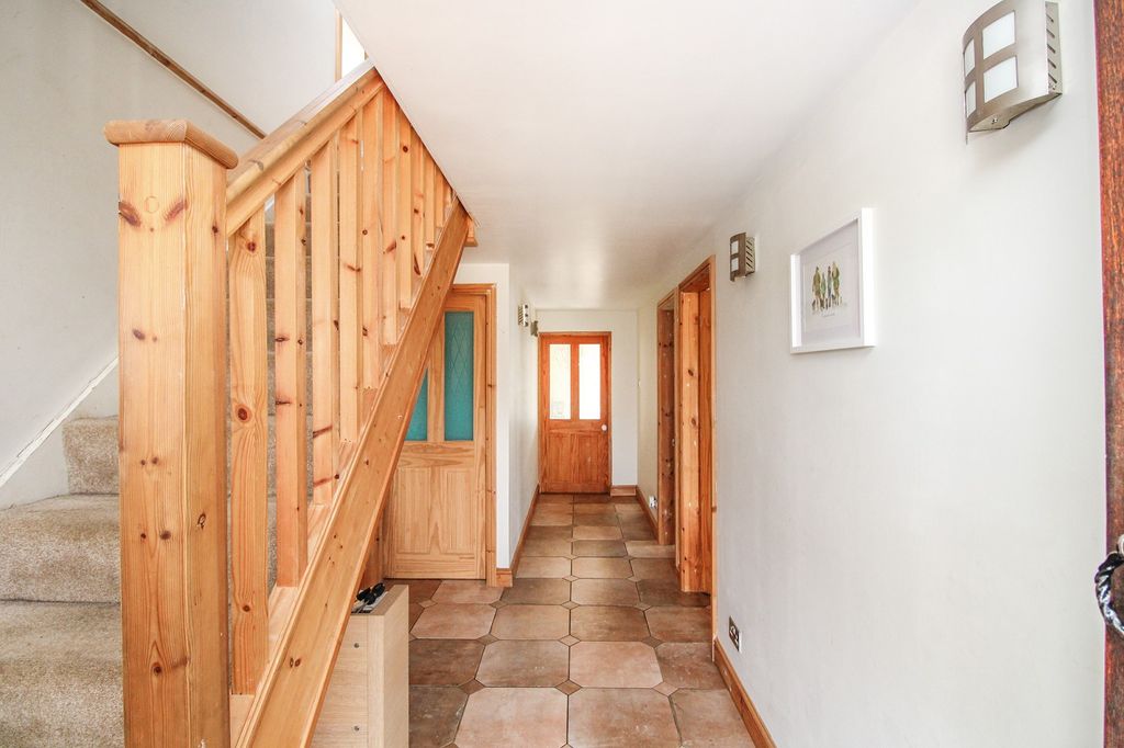 Property photo 2 of 14 Entrance Hall