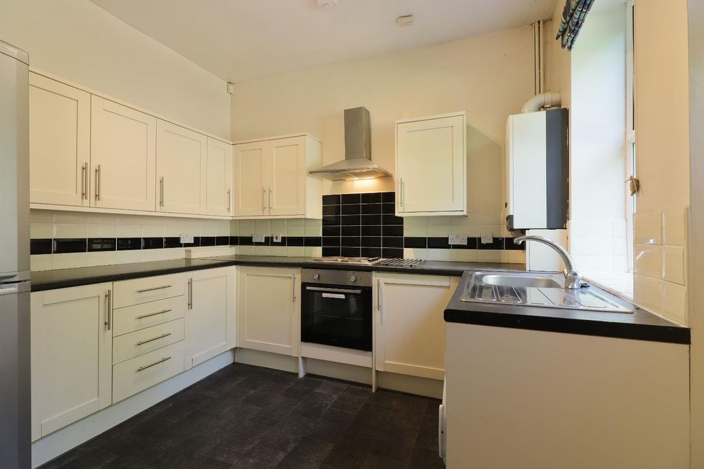 Property photo 3 of 32 Kitchen