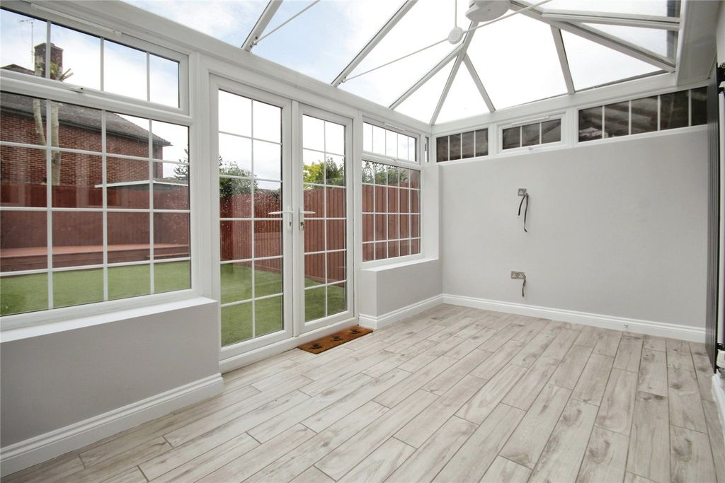 Property photo 3 of 11 Picture No. 01