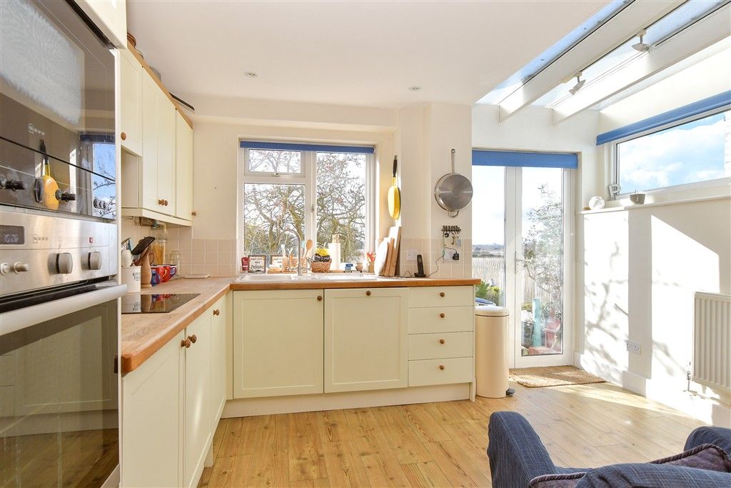 Property photo 3 of 13 Kitchen