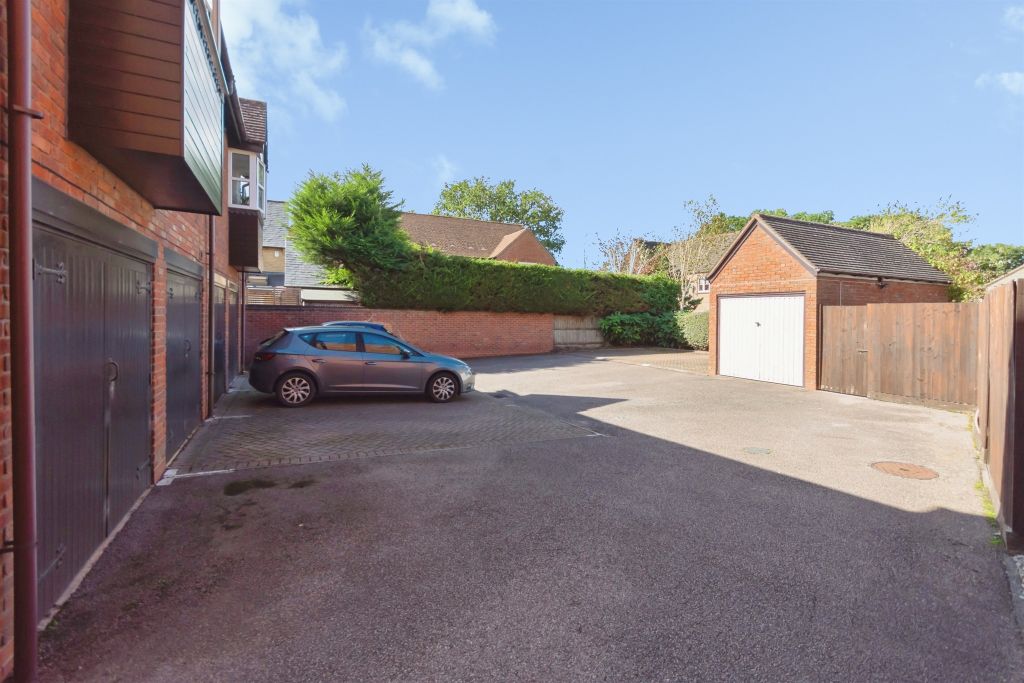 Property photo 2 of 14