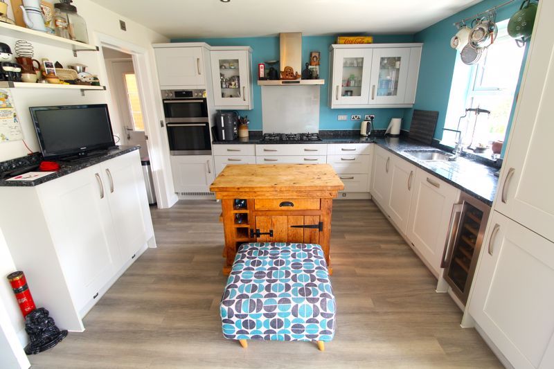 Property photo 2 of 21 Kitchen/Breakfast Room