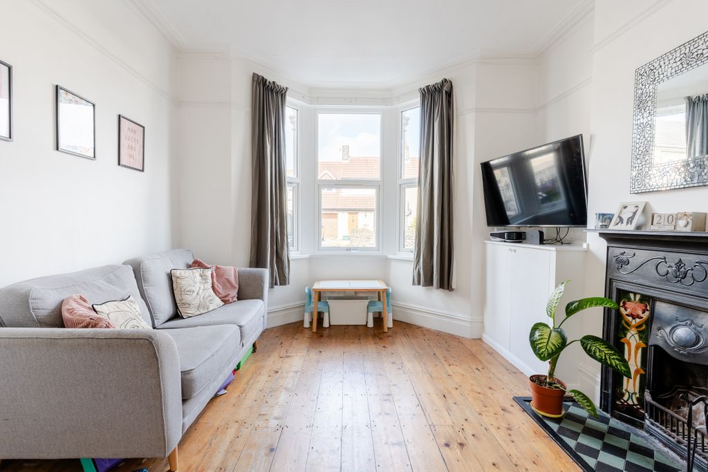 Property photo 2 of 19 6