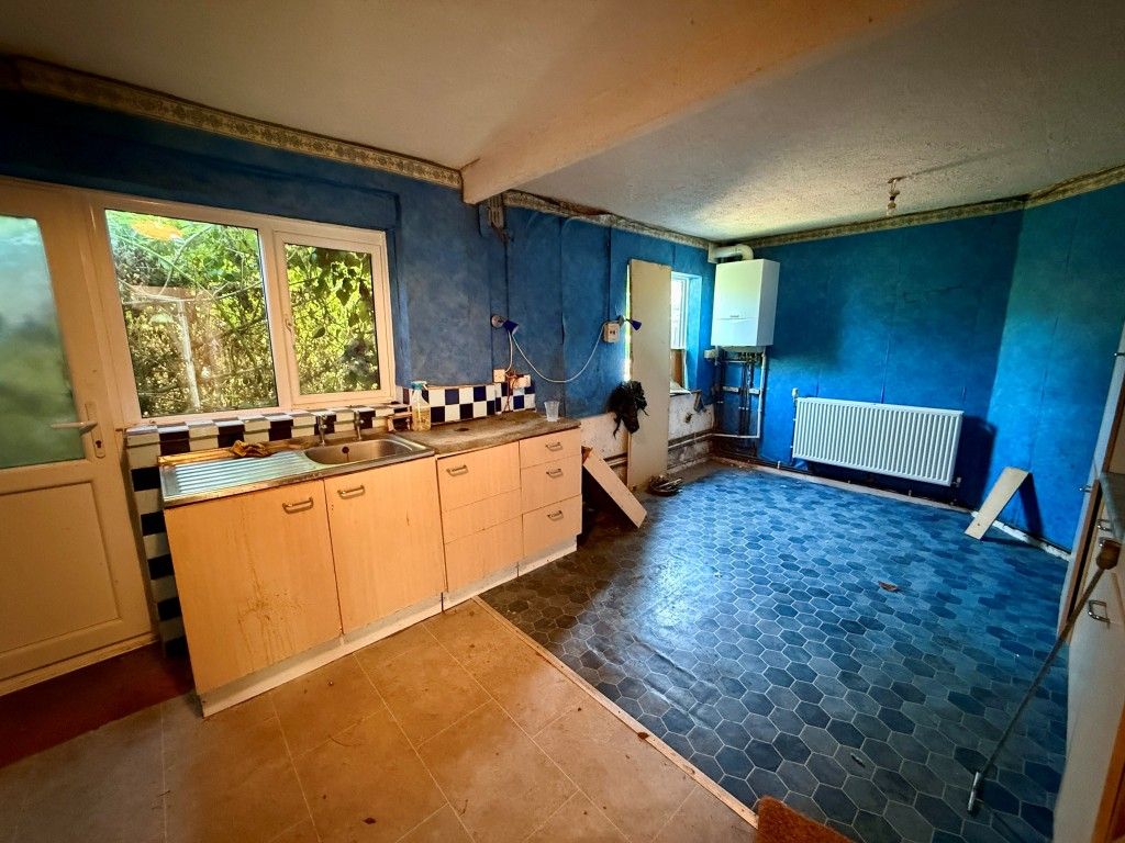 Property photo 3 of 8 Kitchen/Dining Room