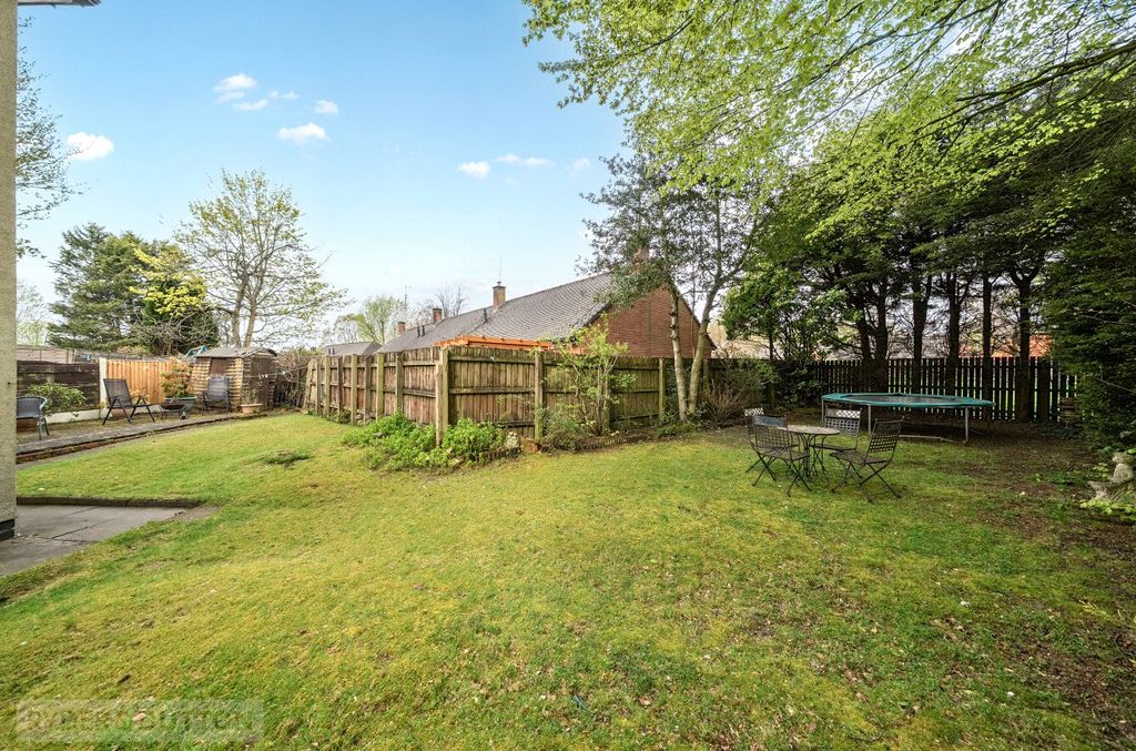 Property photo 2 of 22 Picture No. 14