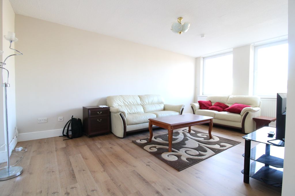 Property photo 1 of 6 Living Room