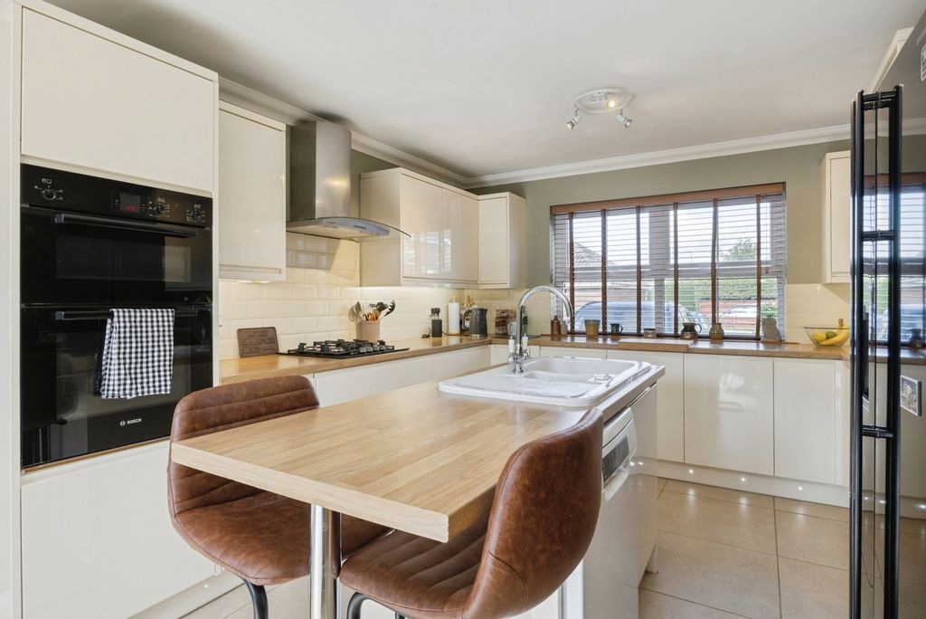 Property photo 2 of 16 Photo