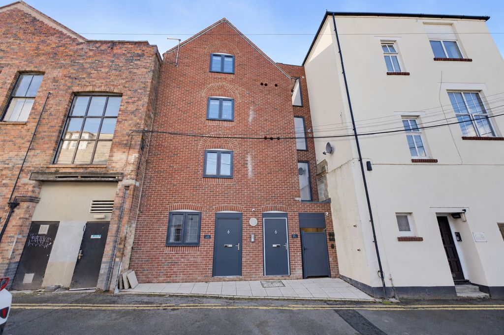 Property photo 2 of 14