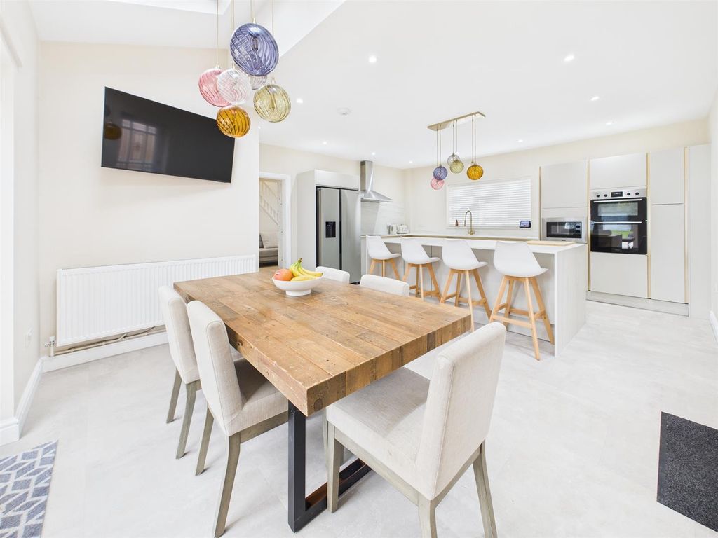 Property photo 3 of 43