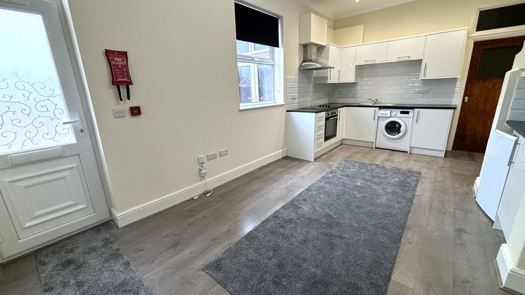 Property photo 2 of 8 Kitchen / Living Room