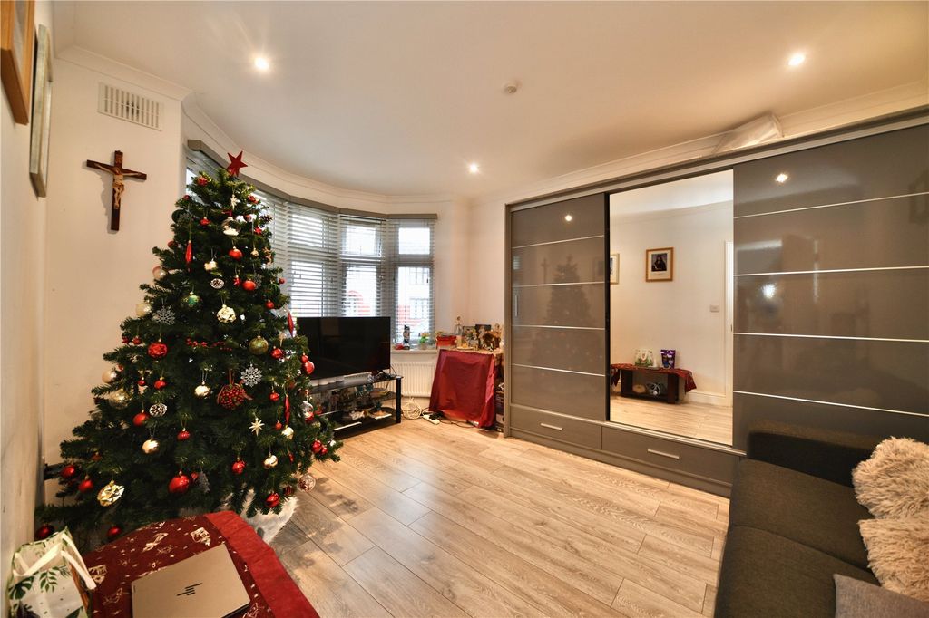 Property photo 2 of 23 Picture No. 12