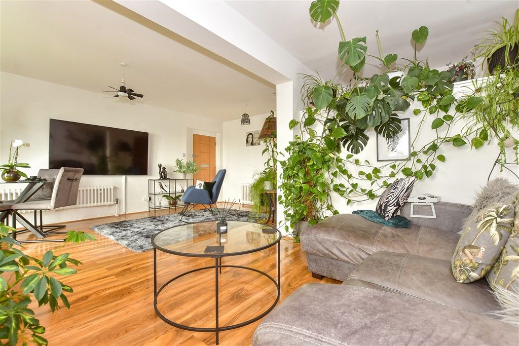 Property photo 3 of 17 Dining Area