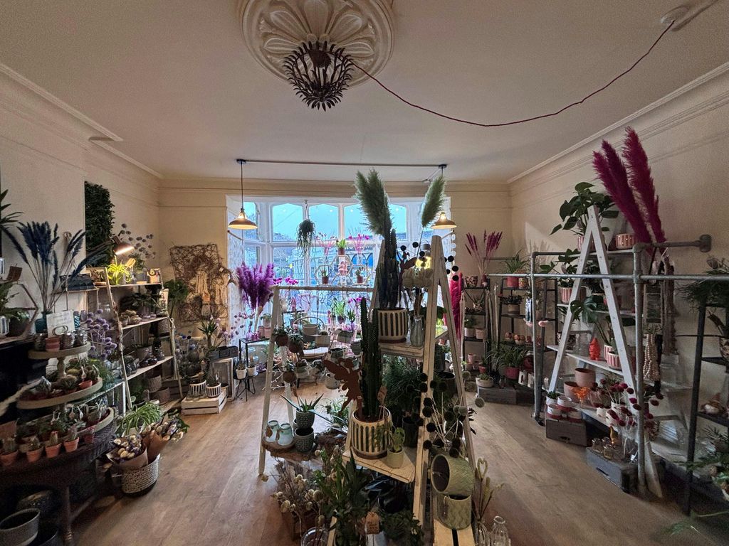 Property photo 2 of 7 Int 1 - Shop 1.Jpg