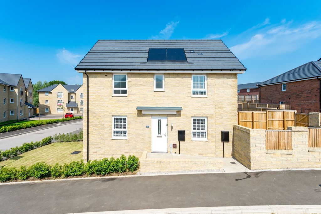 Property photo 2 of 37