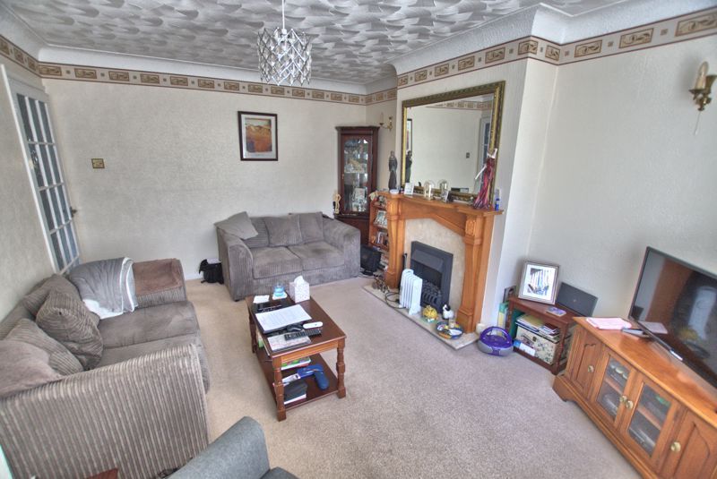 Property photo 3 of 14 Lounge