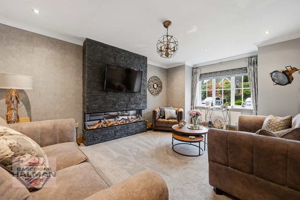 Property photo 3 of 19 Living Room