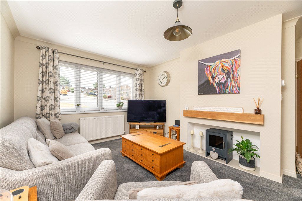 Property photo 2 of 25 Living Room