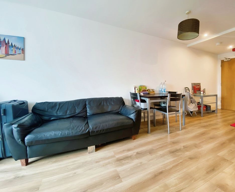 Property photo 3 of 7 Photo 02