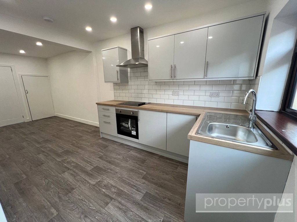 Property photo 2 of 16 Picture No. 11