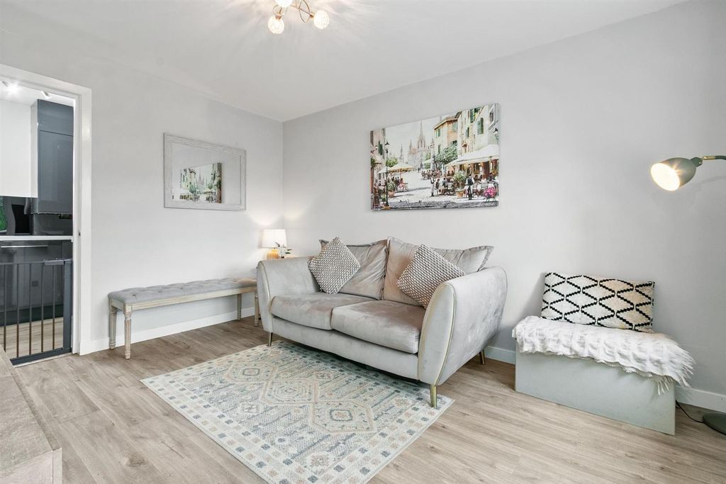 Property photo 2 of 24