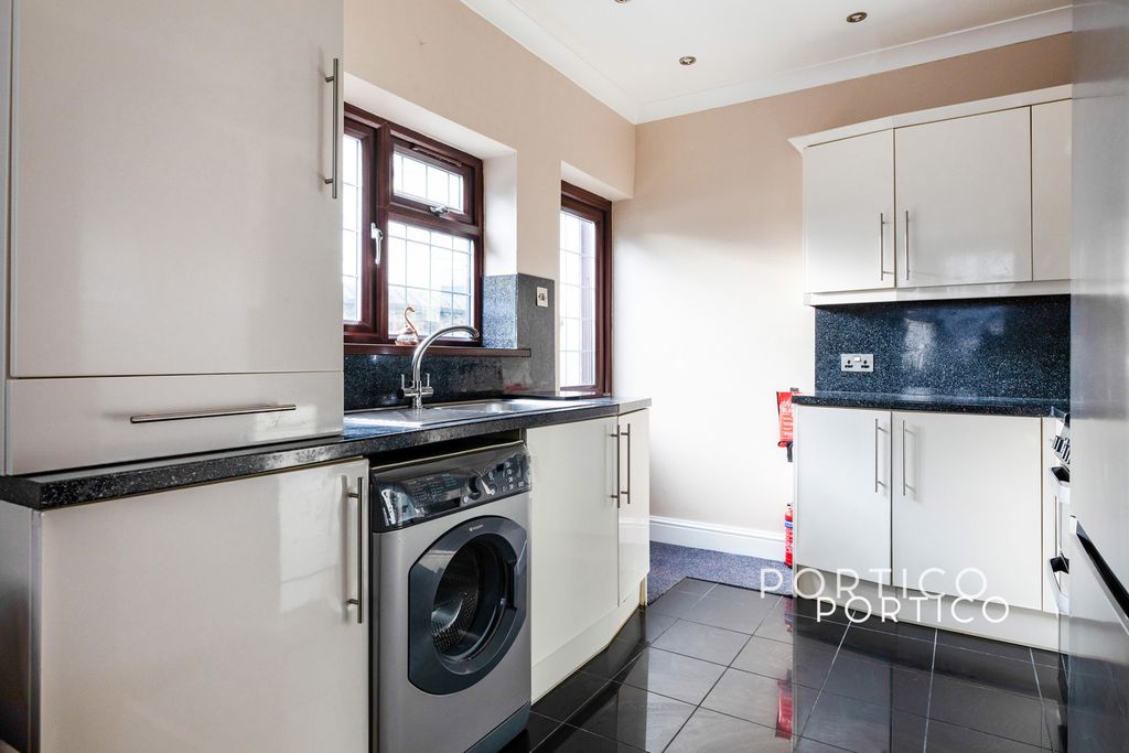 Property photo 3 of 16 Pbox-Img.Jpg