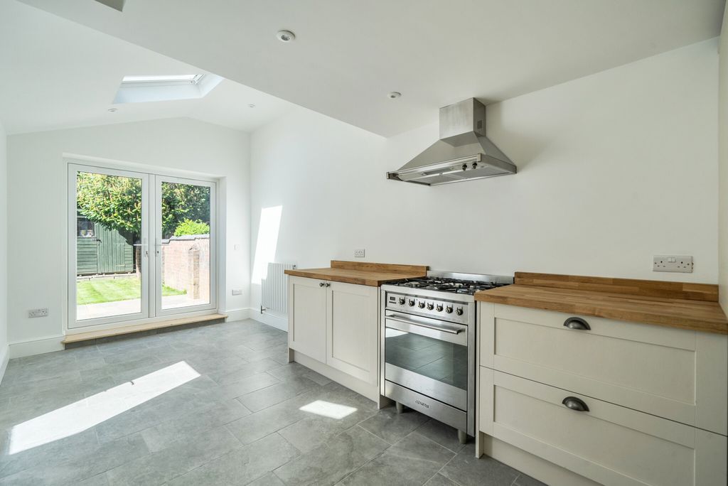 Property photo 3 of 21 1448947-8-69Ea2F6...