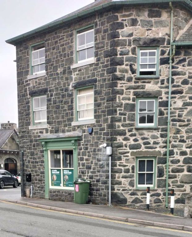 Property photo 1 of 6 Front