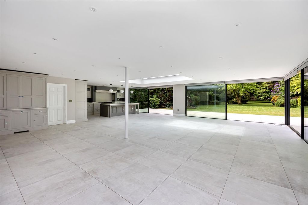 Property photo 2 of 39 Warren Drive, Tudor House-020.Jpg