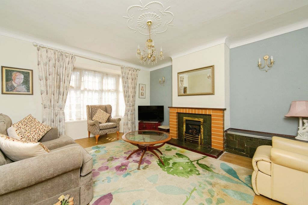 Property photo 2 of 17 Photo