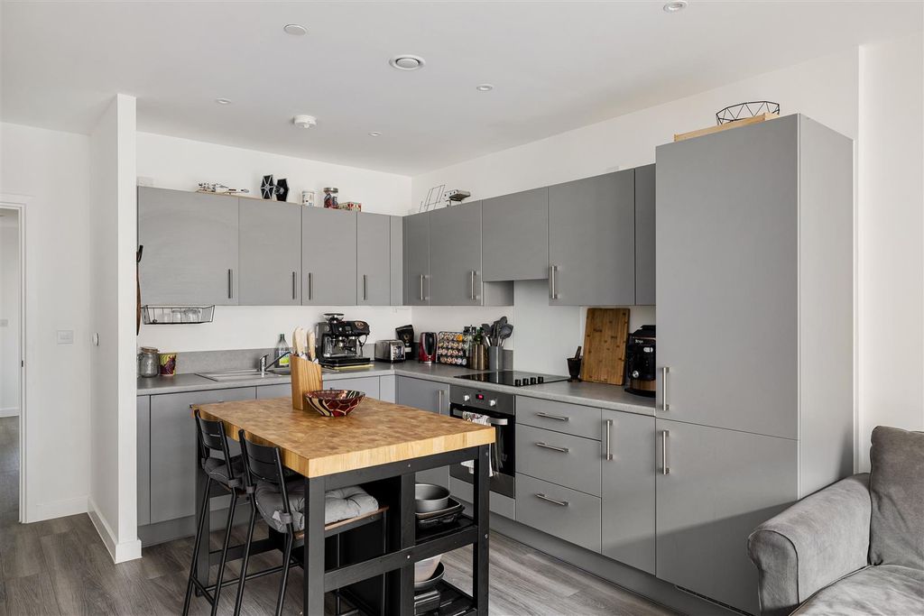 Property photo 3 of 17 Gadwall House, E17