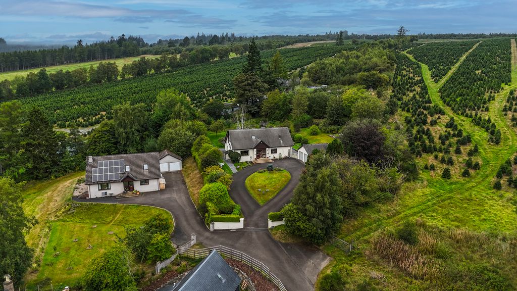 Property photo 2 of 37 Dji_20250903120653_0432_D-Edit