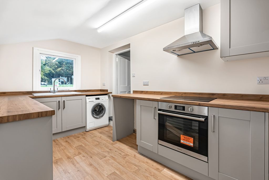 Property photo 3 of 12 4366947