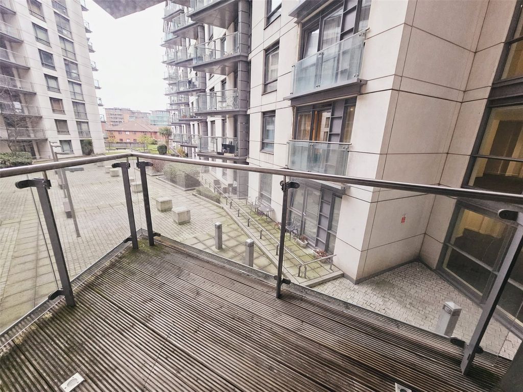 Property photo 3 of 8 Balcony