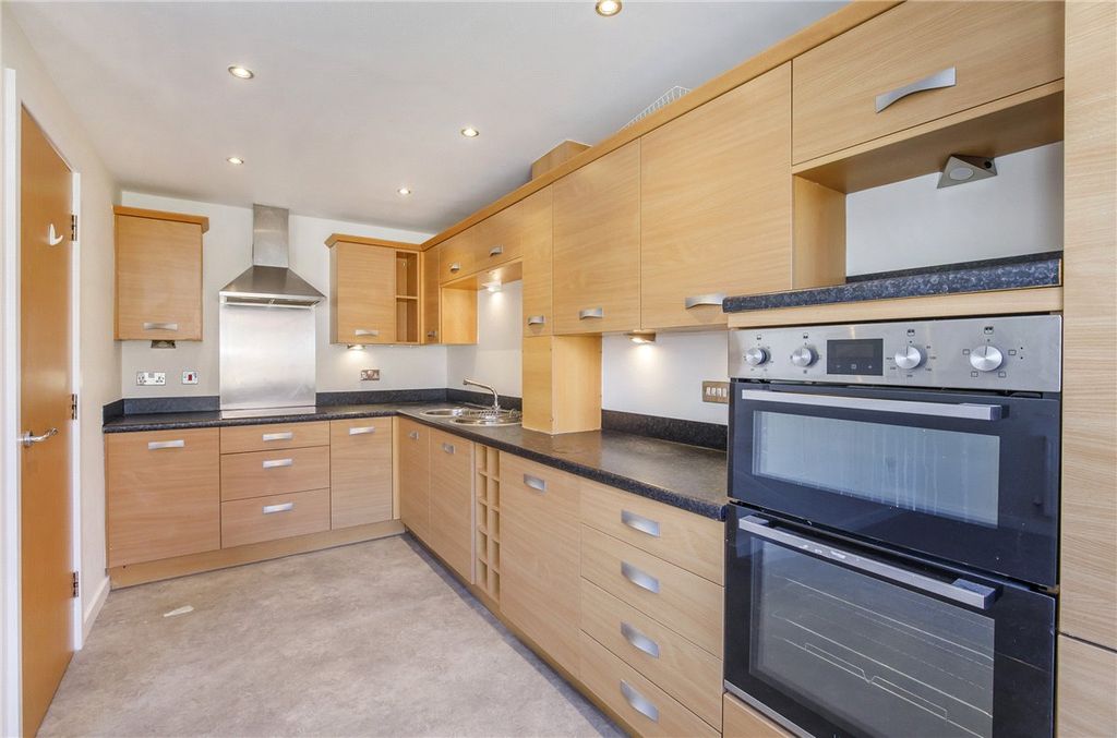 Property photo 2 of 17 Picture No. 10