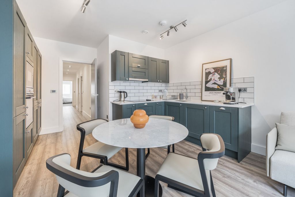 Property photo 3 of 18 1329969-9-68820c8...