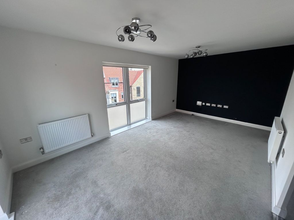 Property photo 3 of 9 Lounge