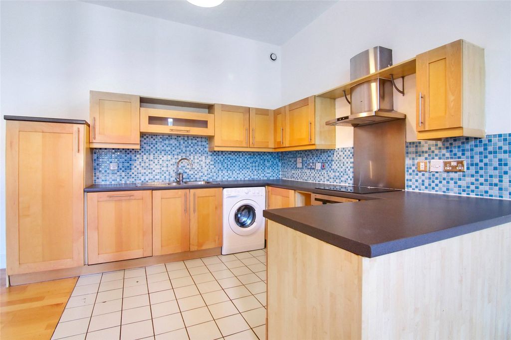 Property photo 2 of 21 Picture No. 01