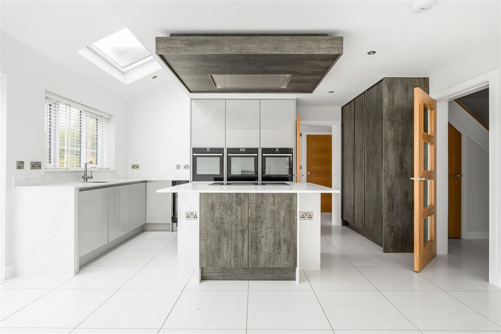 Property photo 2 of 44 40_65906.Jpg