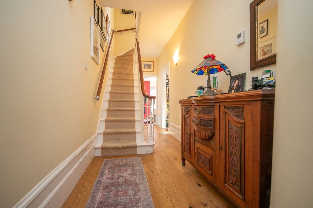 Property photo 2 of 35