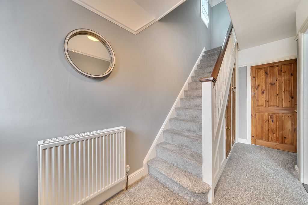 Property photo 2 of 21 Entrance Hall